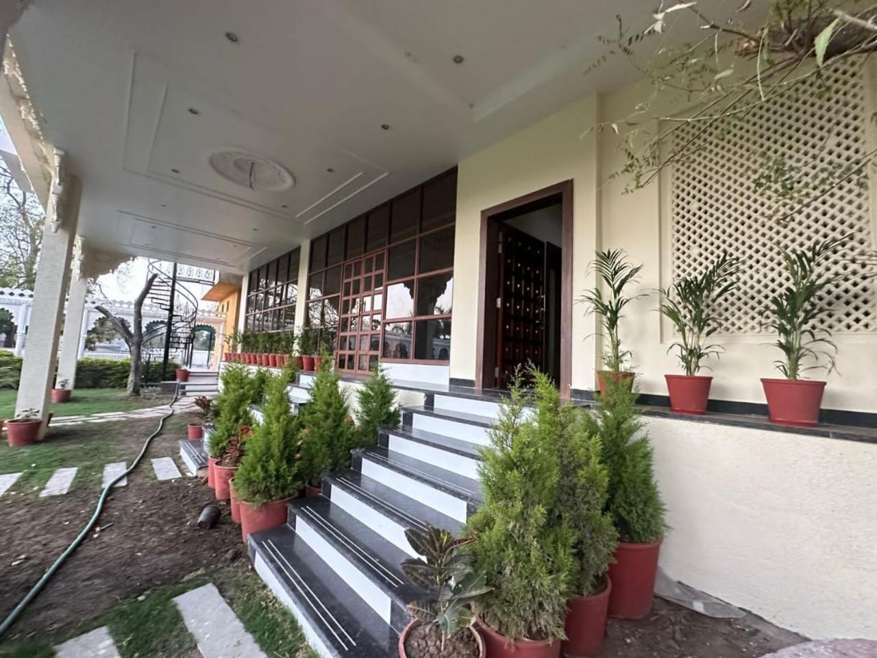 Manas Resort By Rudrakshi Udaipur Exteriör bild